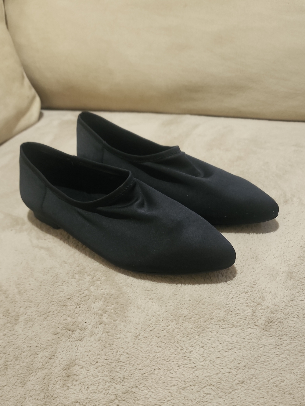 NWT.Lori Goldstein Collection Black Stretch Slip On Flats